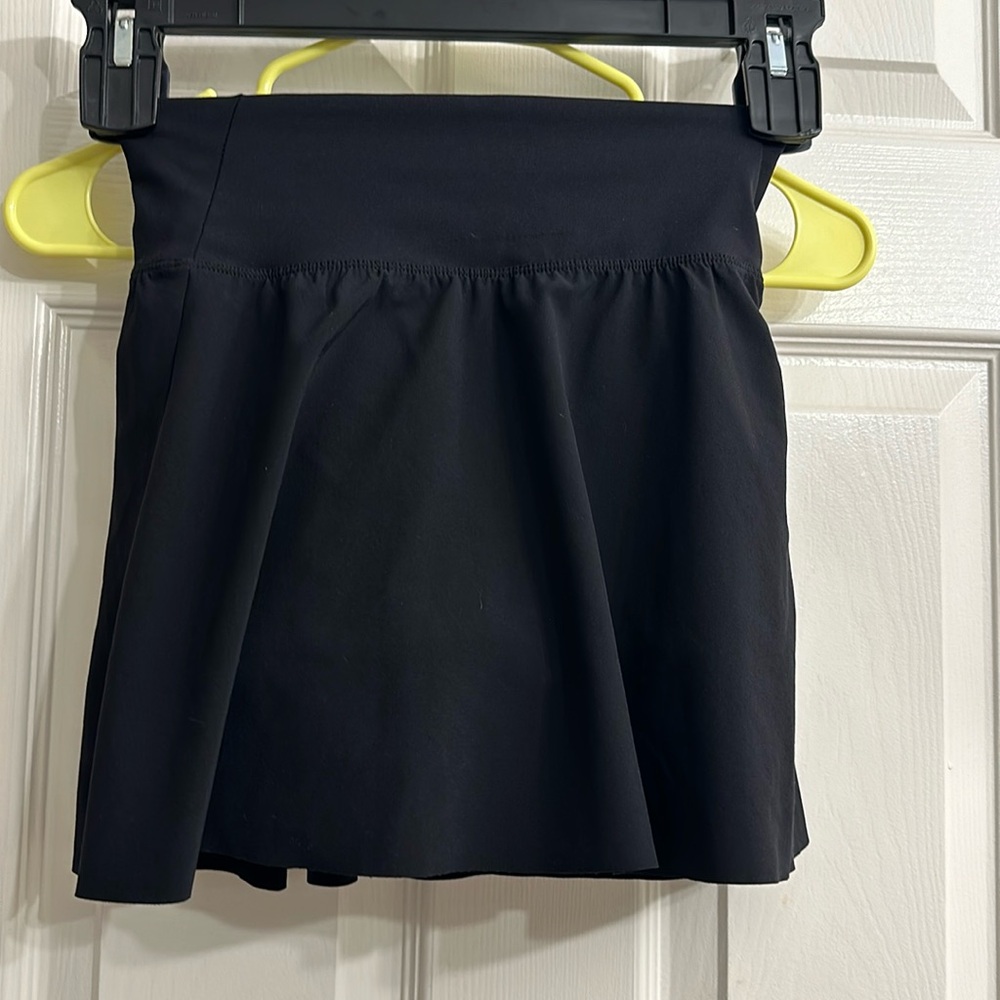 Aritzia TNA tennis skort